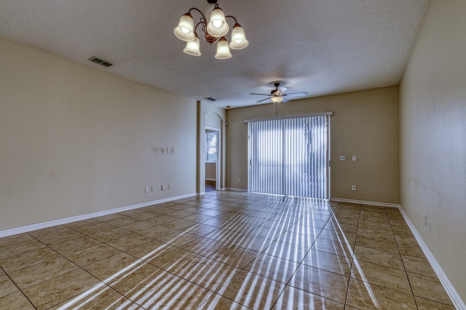 HUNTERS CREEK TR 526 PH 02 43/22 - Residential