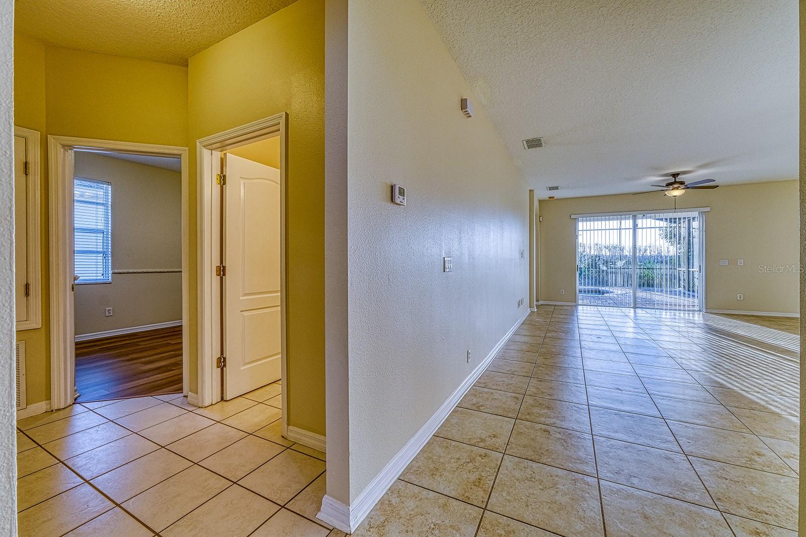 HUNTERS CREEK TR 526 PH 02 43/22 - Residential