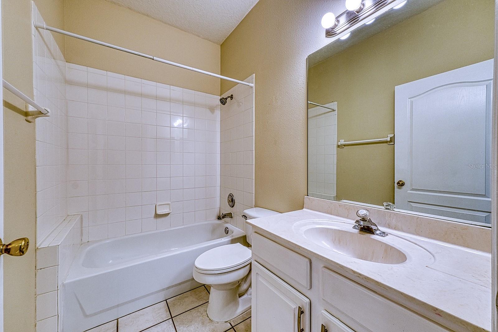 HUNTERS CREEK TR 526 PH 02 43/22 - Residential