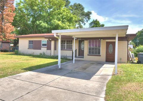Photo of 3006 Elm Street, Winter Haven, FL 33881 (MLS # P4938656)