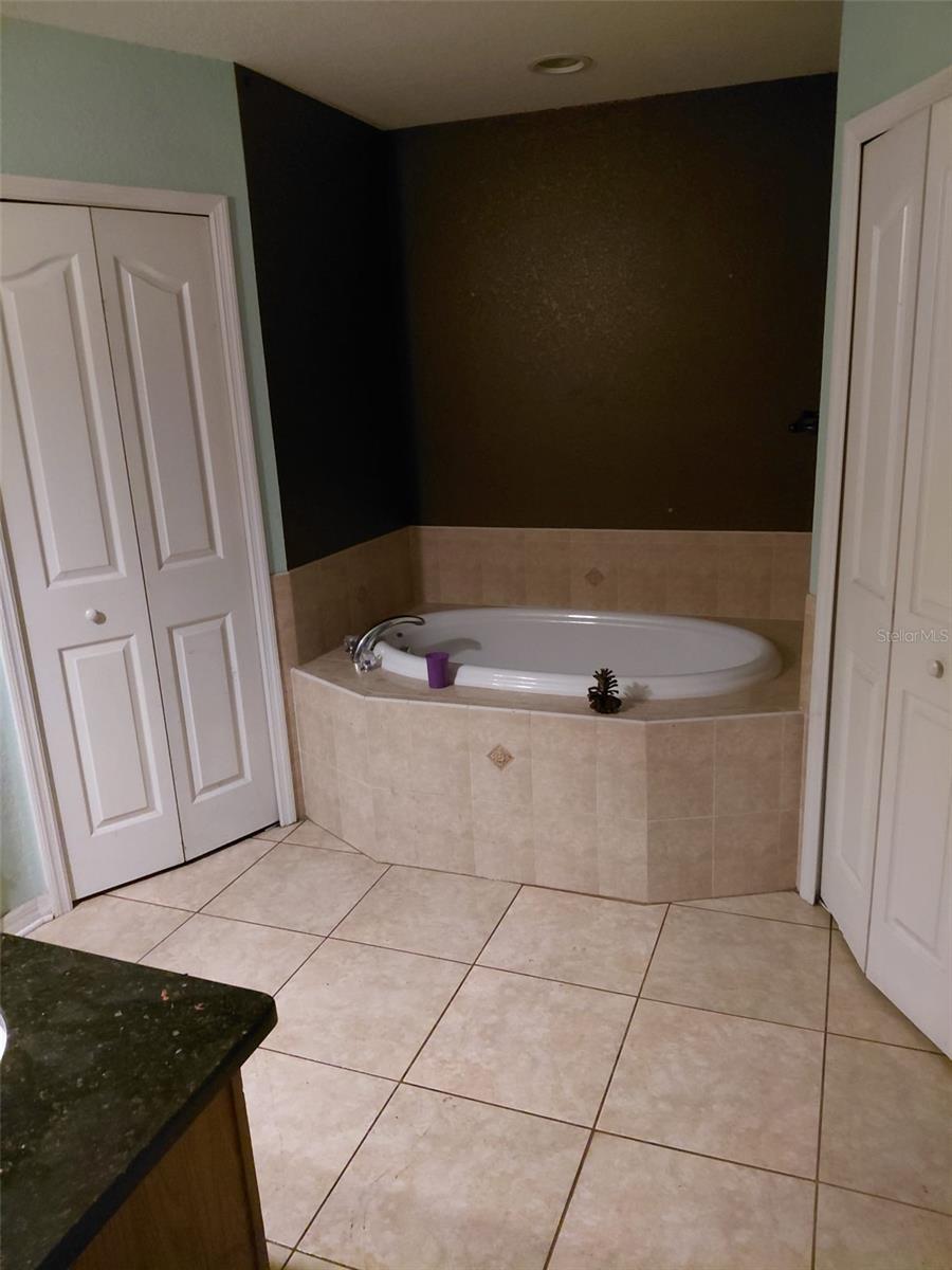 ROYAL HIGHLANDS - Residential