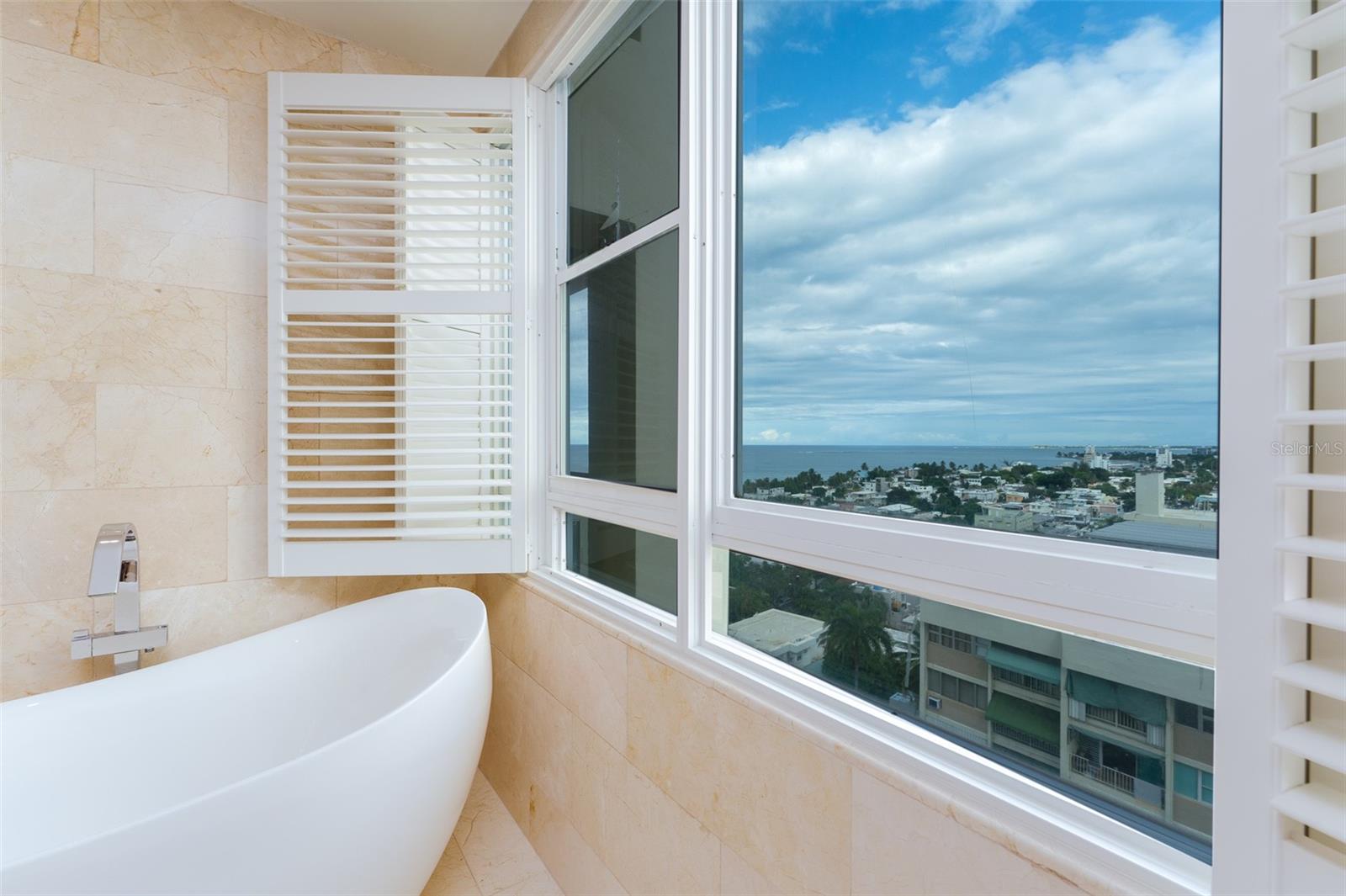 CARRION COURT PLAZA - Residential