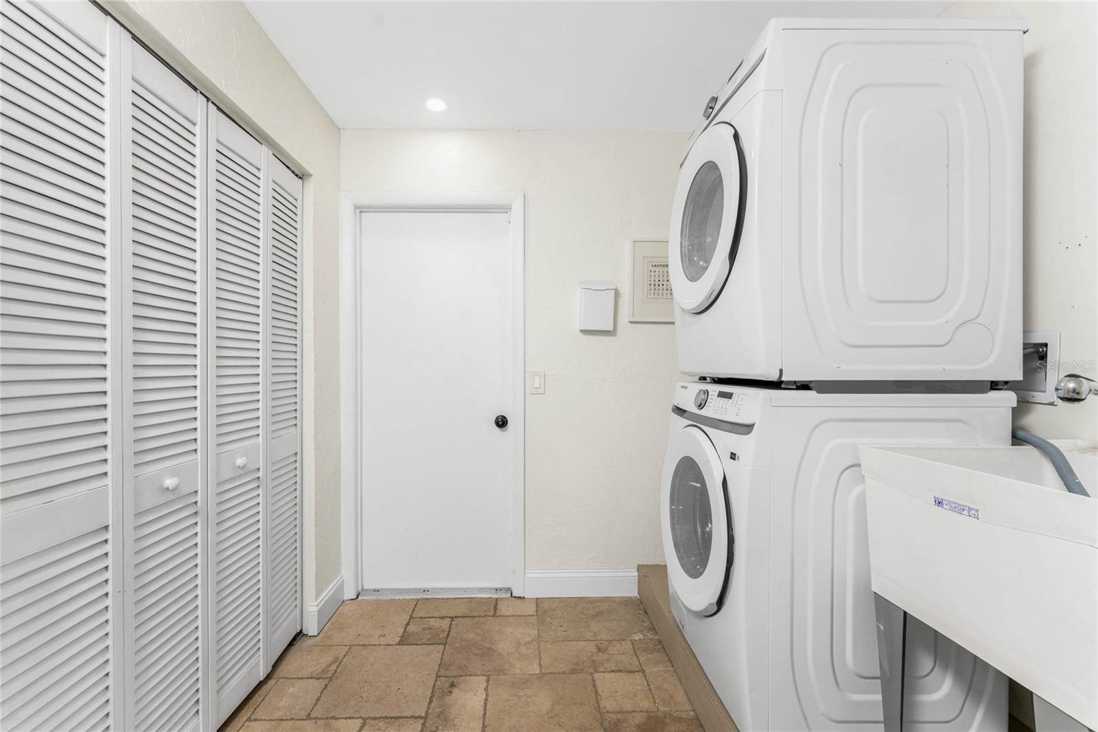 OAK HOLLOW AS - Residential