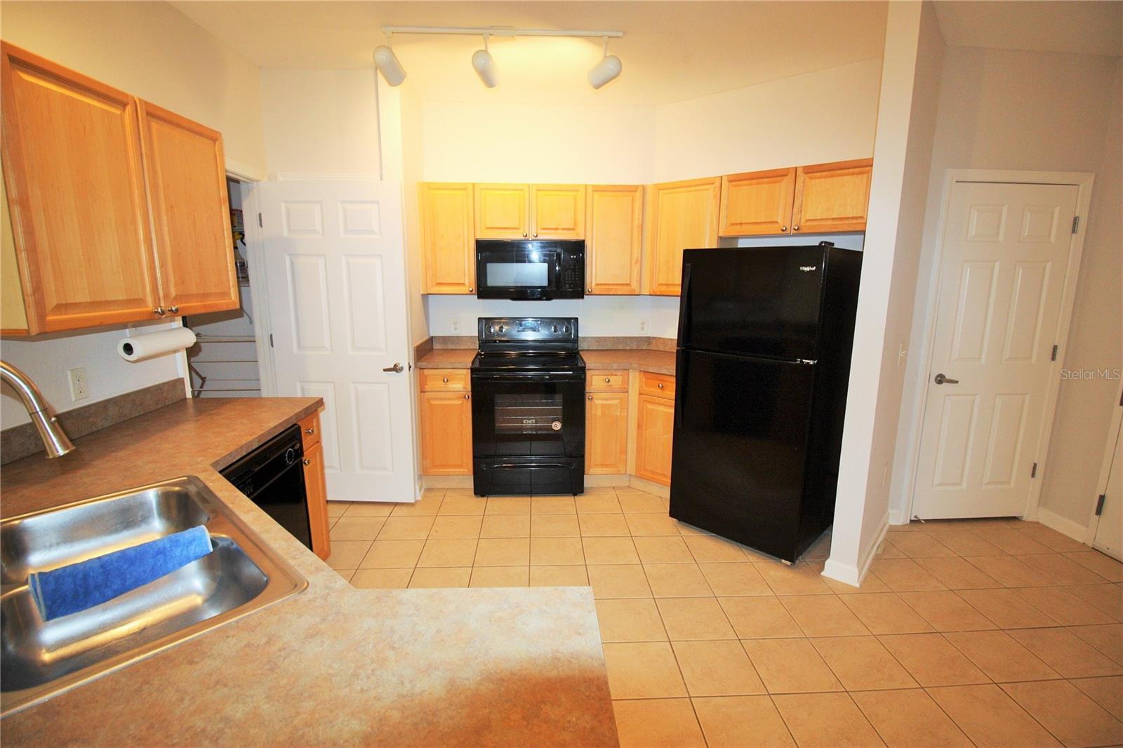 TERRACE RIDGE AT TOWN CENTER EAST CONDO - Residential Lease