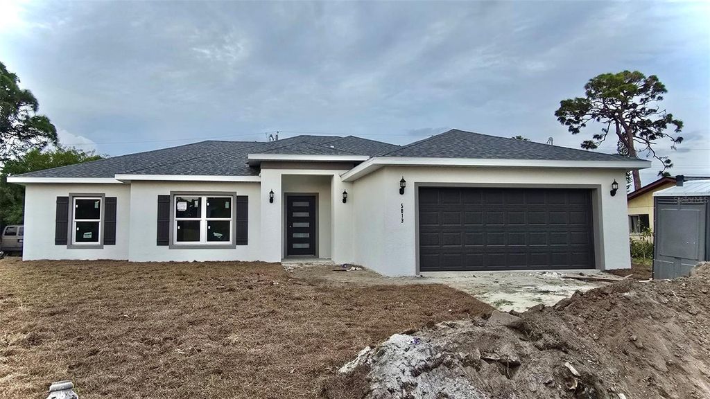 Photo of 5813 Regent Road, Venice, FL 34293 (MLS # O6402283)