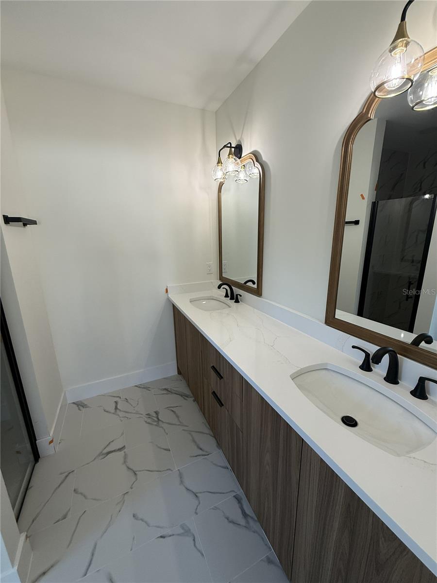 SOUTH VENICE - Residential