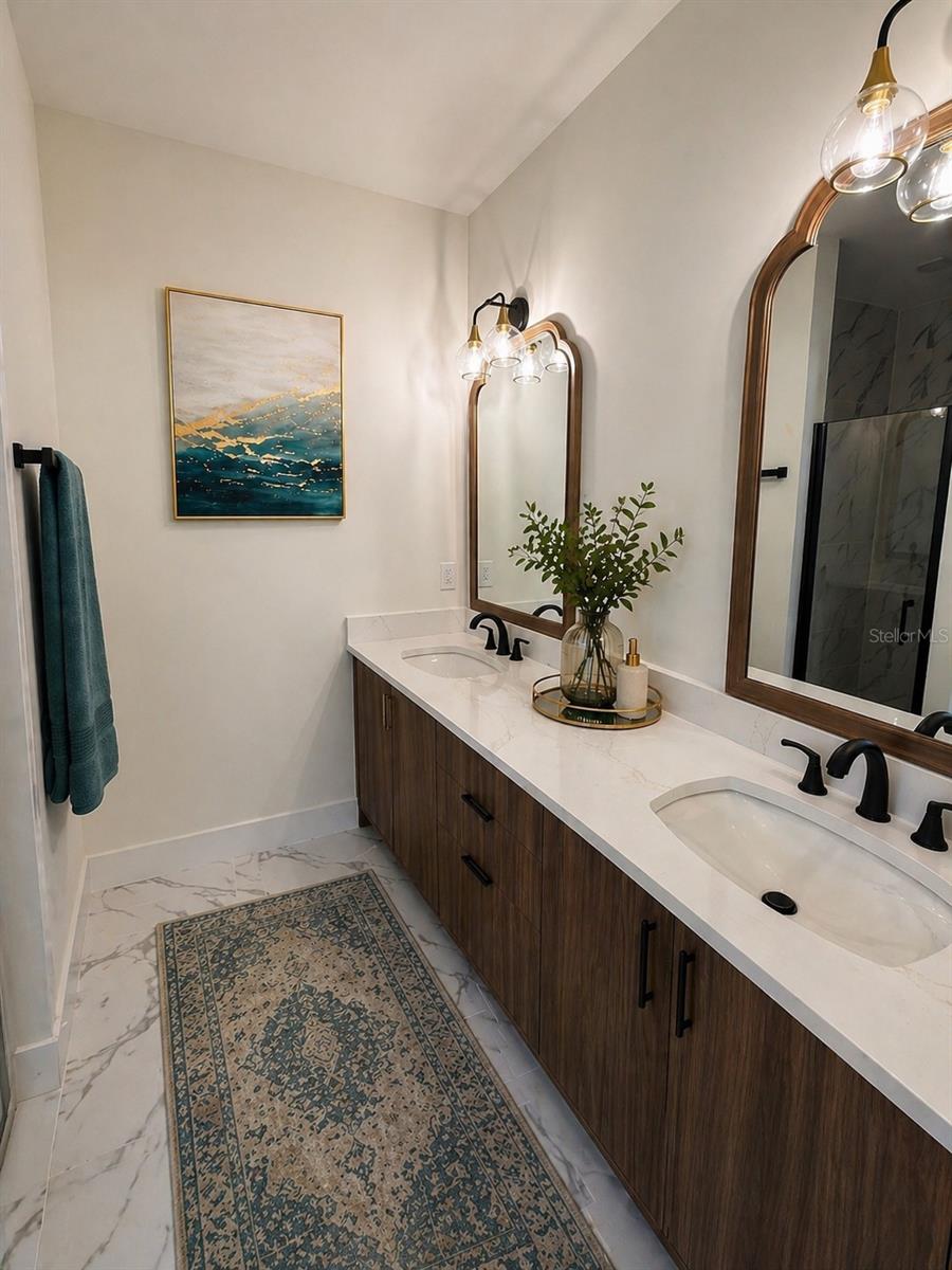 SOUTH VENICE - Residential