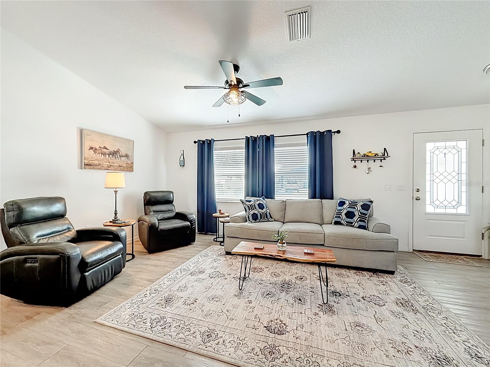 INVERNESS VILLAGE UN 4 - Residential