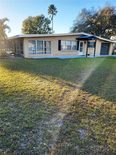 A home in WINTER HAVEN