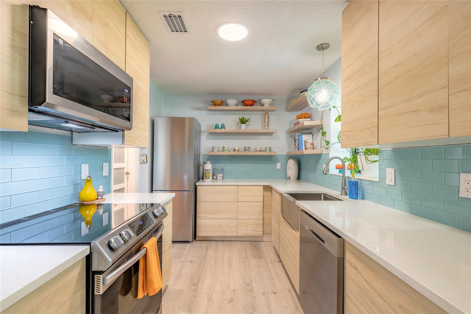 6111 DEL MAR DRIVE