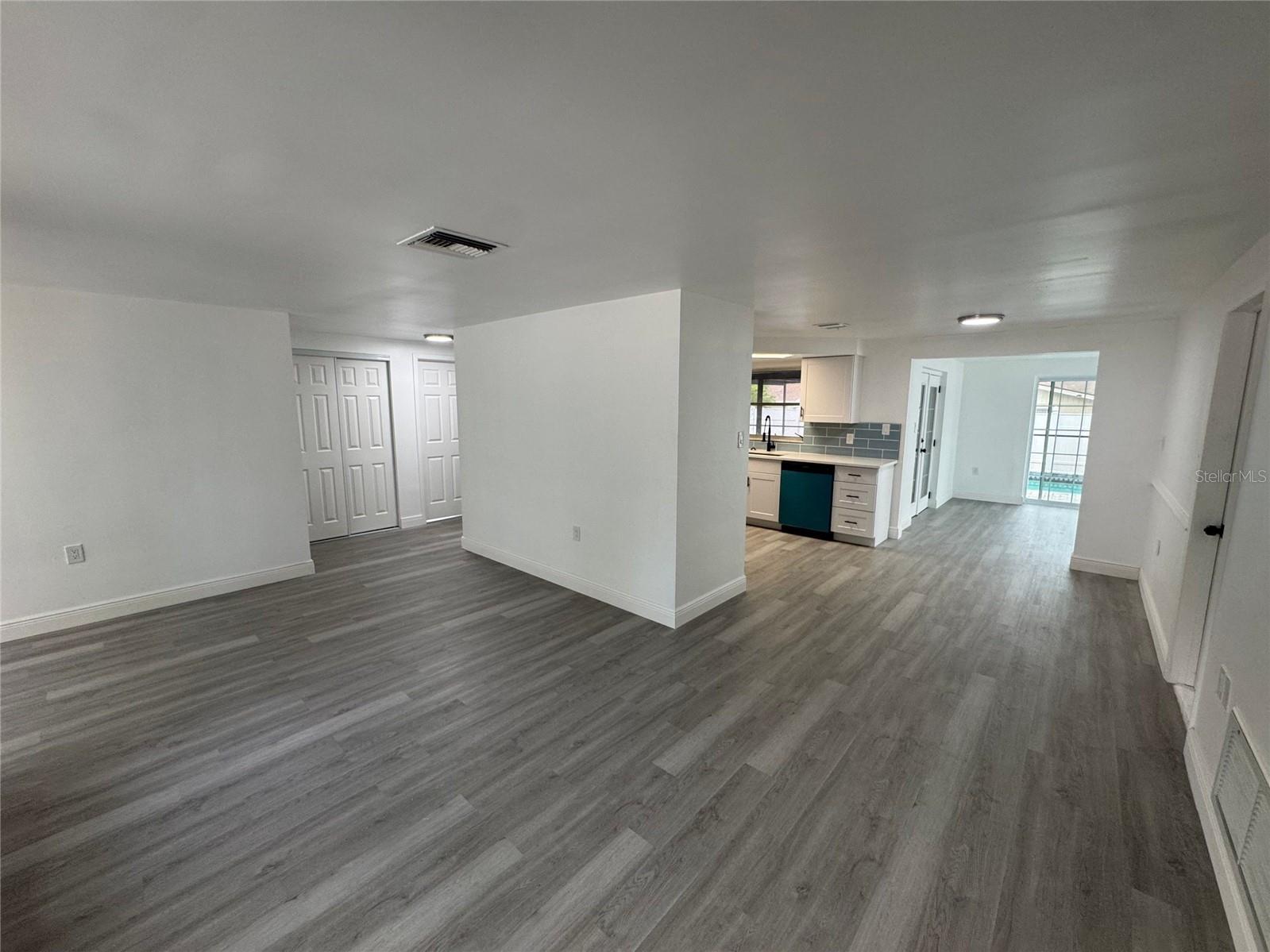 EMBASSY HILLS - Residential