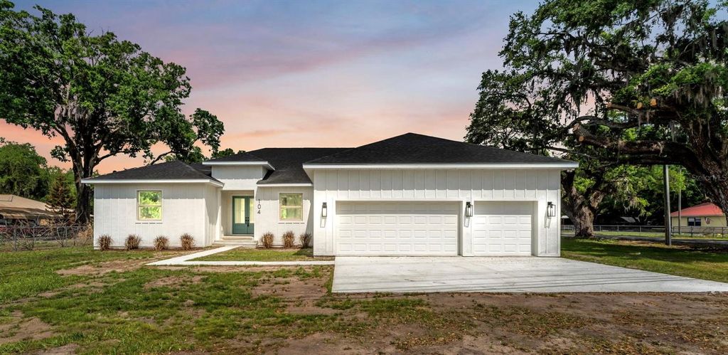 Photo of 104 Thrasher Road, Plant City, FL 33566 (MLS # L4962063)