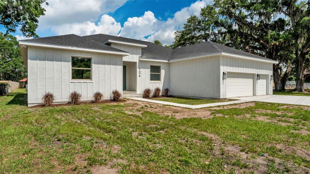 Photo of 104 Thrasher Road, Plant City, FL 33566 (MLS # L4962063)
