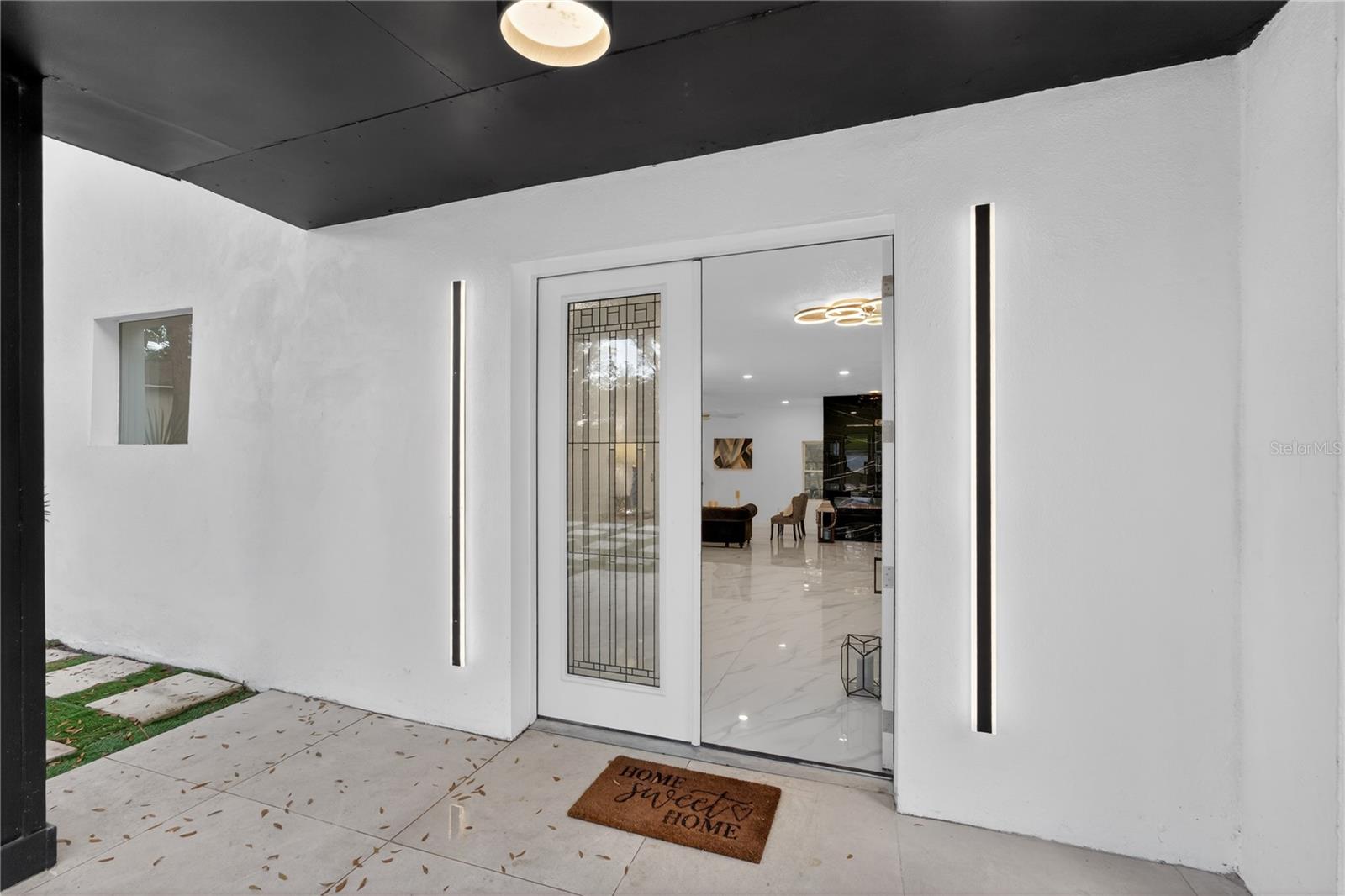 305 SWEETWATER CLUB CIRCLE