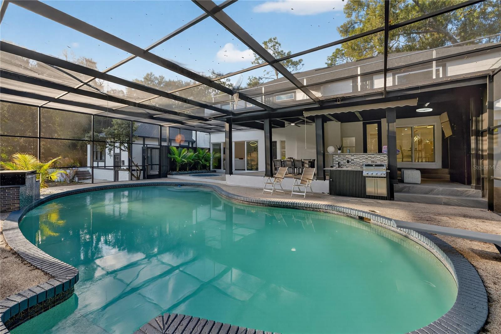 305 SWEETWATER CLUB CIRCLE