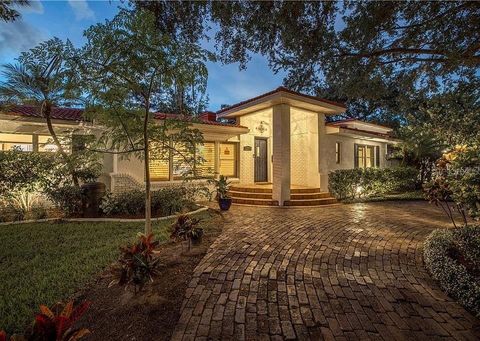 Photo of 2200 2nd Street N, St Petersburg, FL 33704 (MLS # TB8471387)