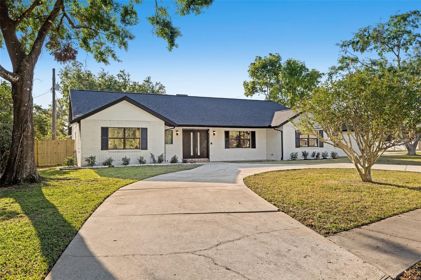 1406 N RIVERHILLS DRIVE