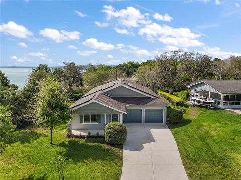 Photo of 137 E Palmetto Avenue, Howey In The Hills, FL 34737 (MLS # G5095092)