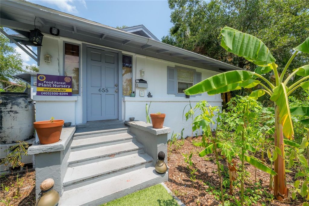 Photo of 655 Paris Avenue S, St Petersburg, FL 33701 (MLS # TB8477387)