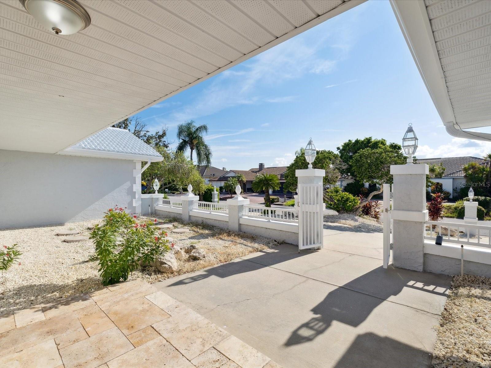 FLOR A MAR - Residential