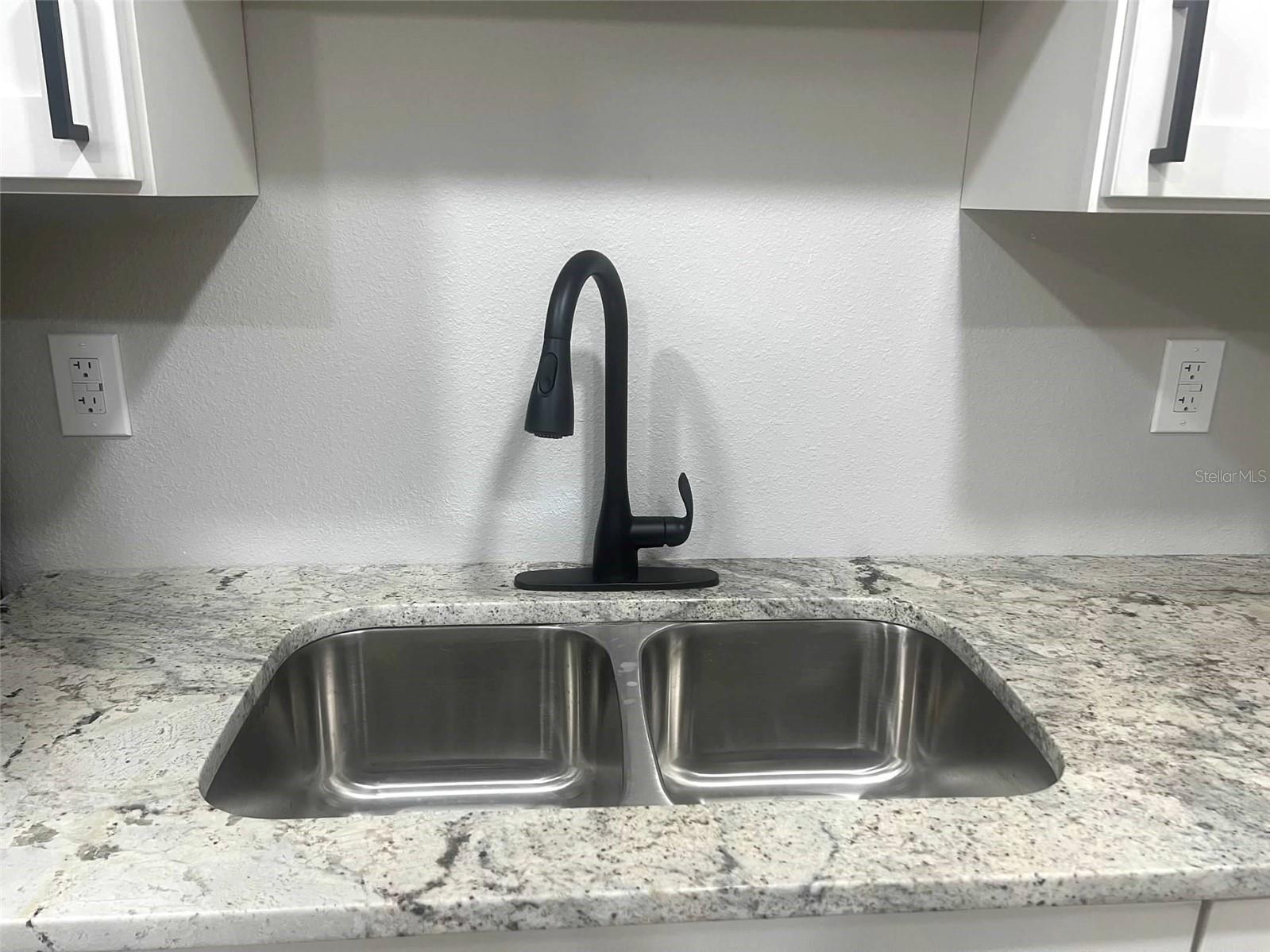 LEESBURG HANSONS ADD 01 - Residential Lease