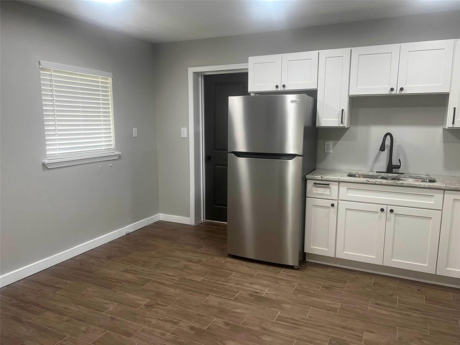 LEESBURG HANSONS ADD 01 - Residential Lease