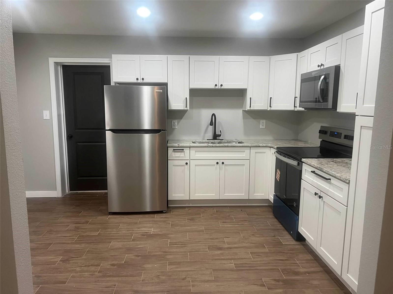 LEESBURG HANSONS ADD 01 - Residential Lease