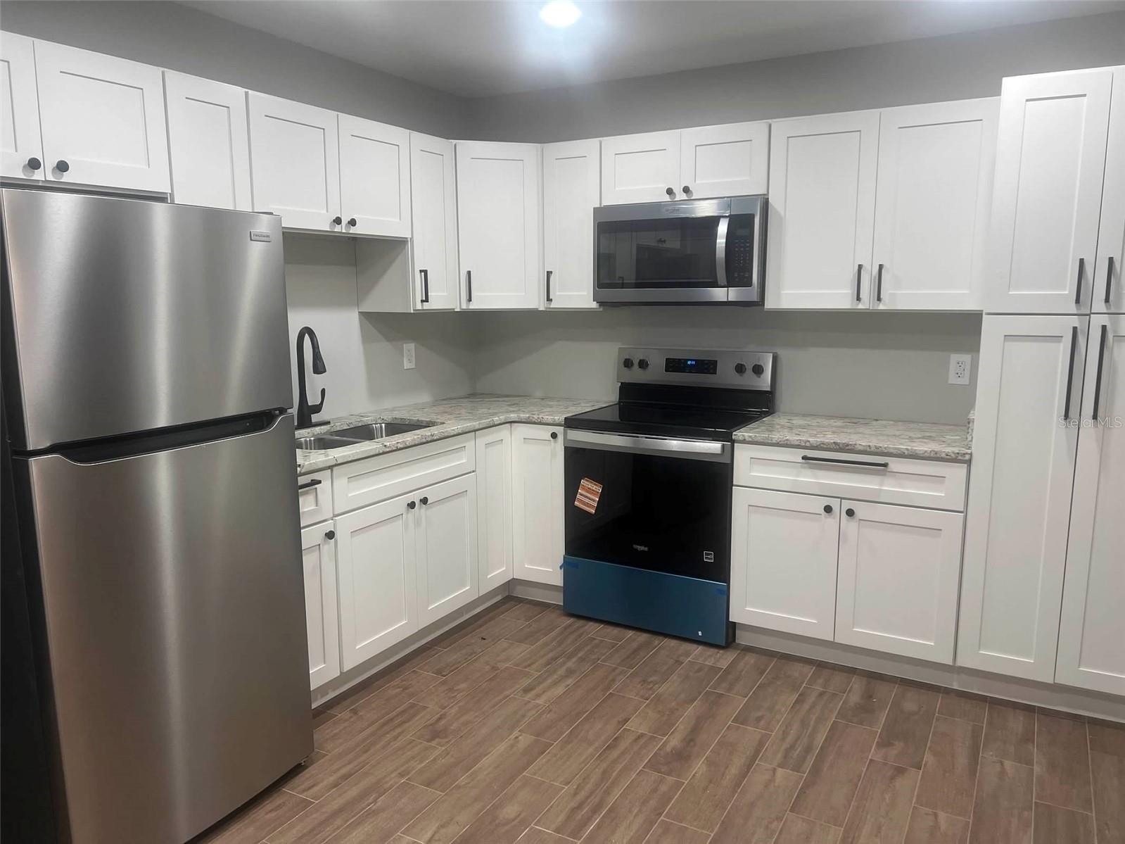 LEESBURG HANSONS ADD 01 - Residential Lease