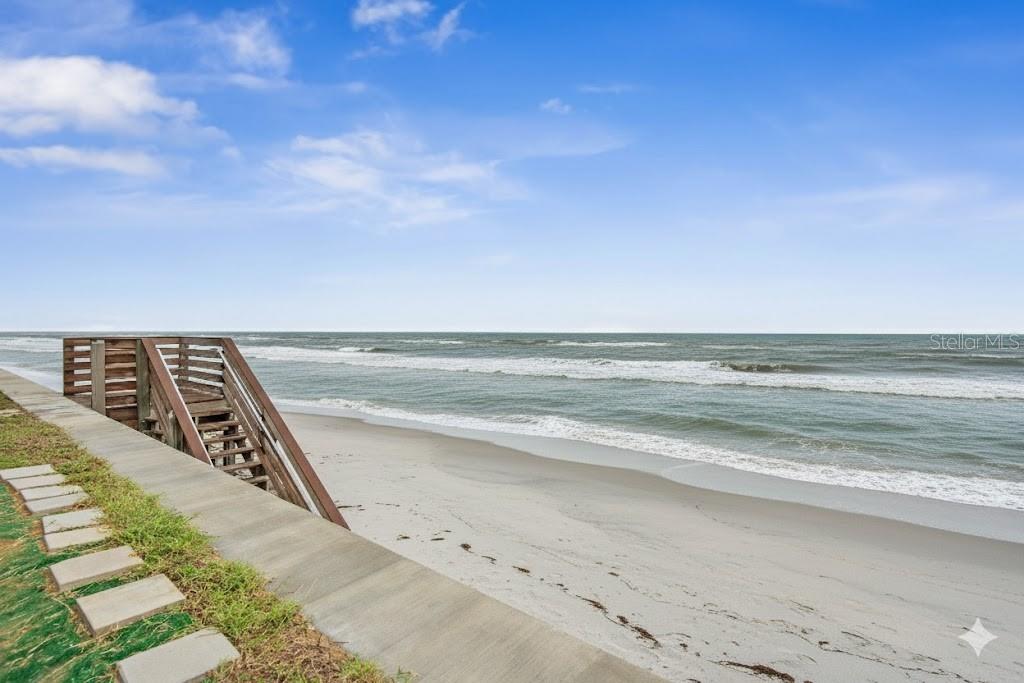 BEACH HOUSE CONDO - Residential