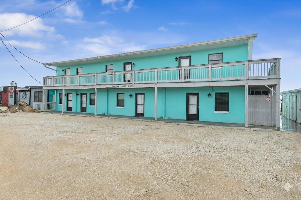 BEACH HOUSE CONDO - Residential