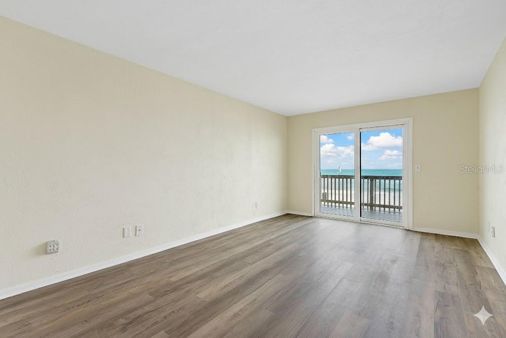 BEACH HOUSE CONDO - Residential