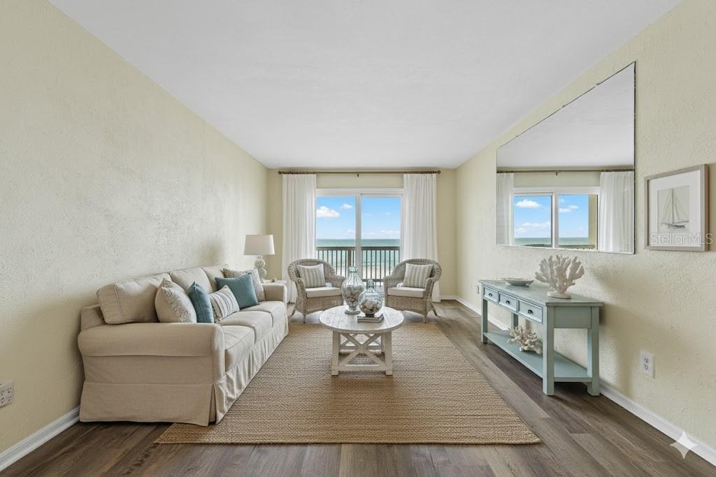 BEACH HOUSE CONDO - Residential
