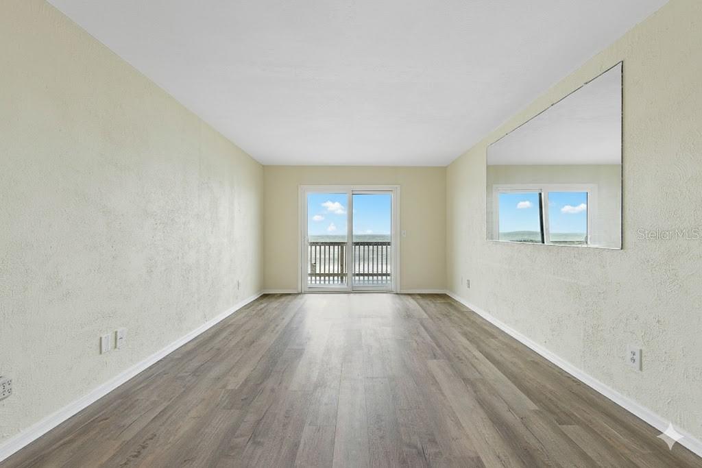 BEACH HOUSE CONDO - Residential