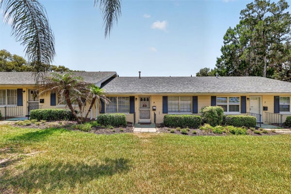 445 S GRANDVIEW ST APT 8, MOUNT DORA, FL 32757 - Image d9ea4da9af6dfe124cc88a2b70d51e44/2064358873