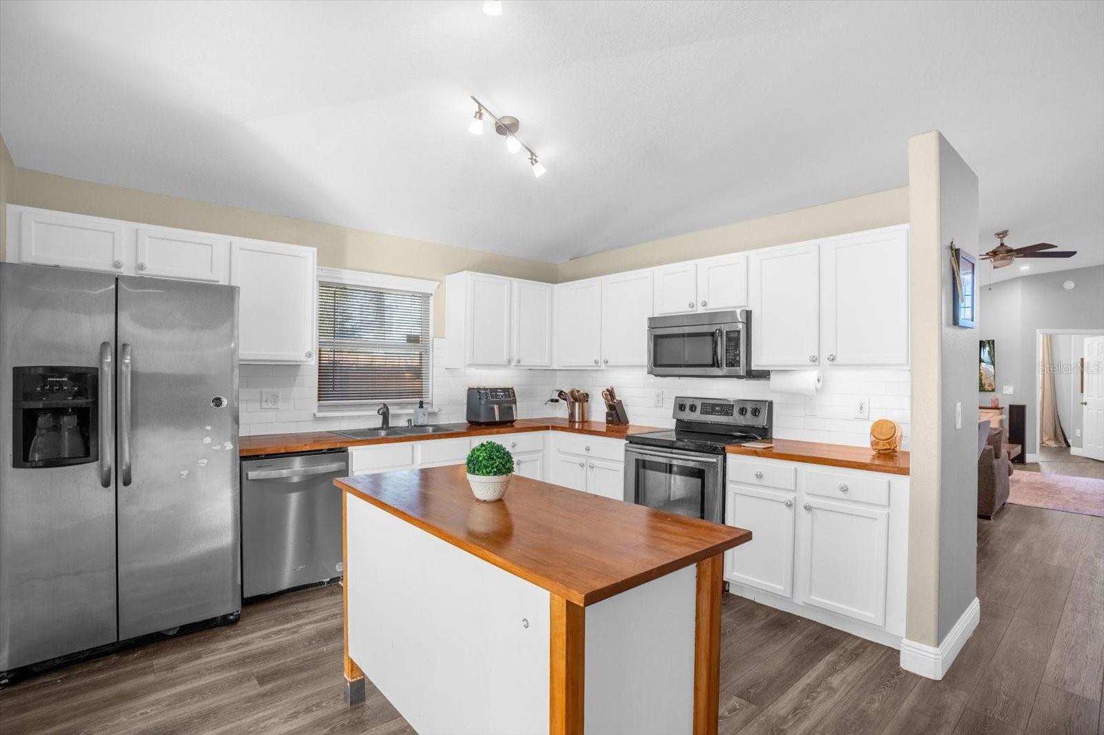 CHASE GROVES UNIT 3 - Residential