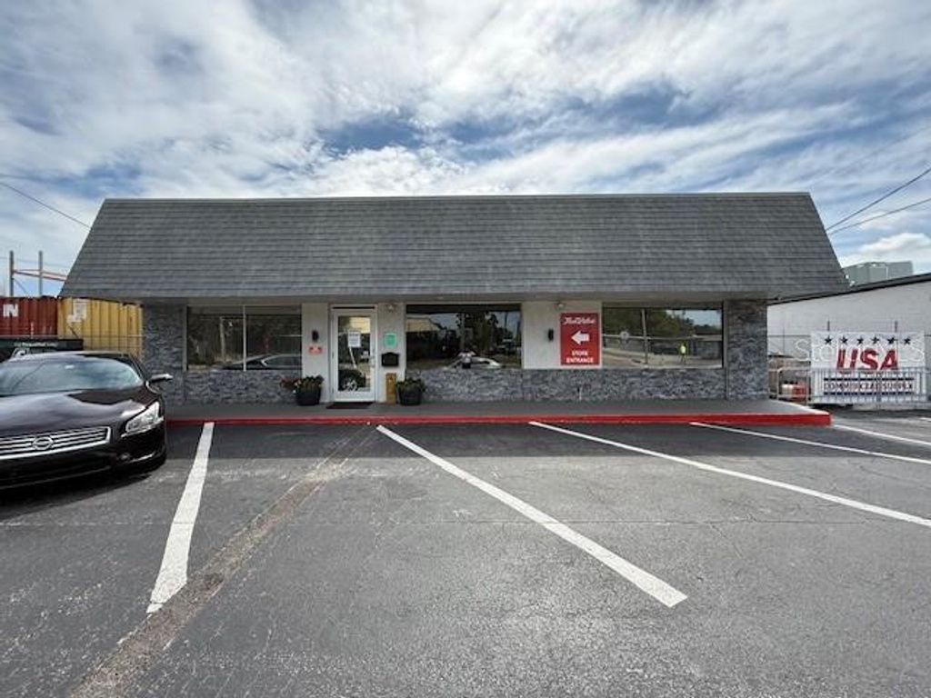 Photo of 9511 N Nebraska Avenue, Tampa, FL 33612 (MLS # TB8502846)