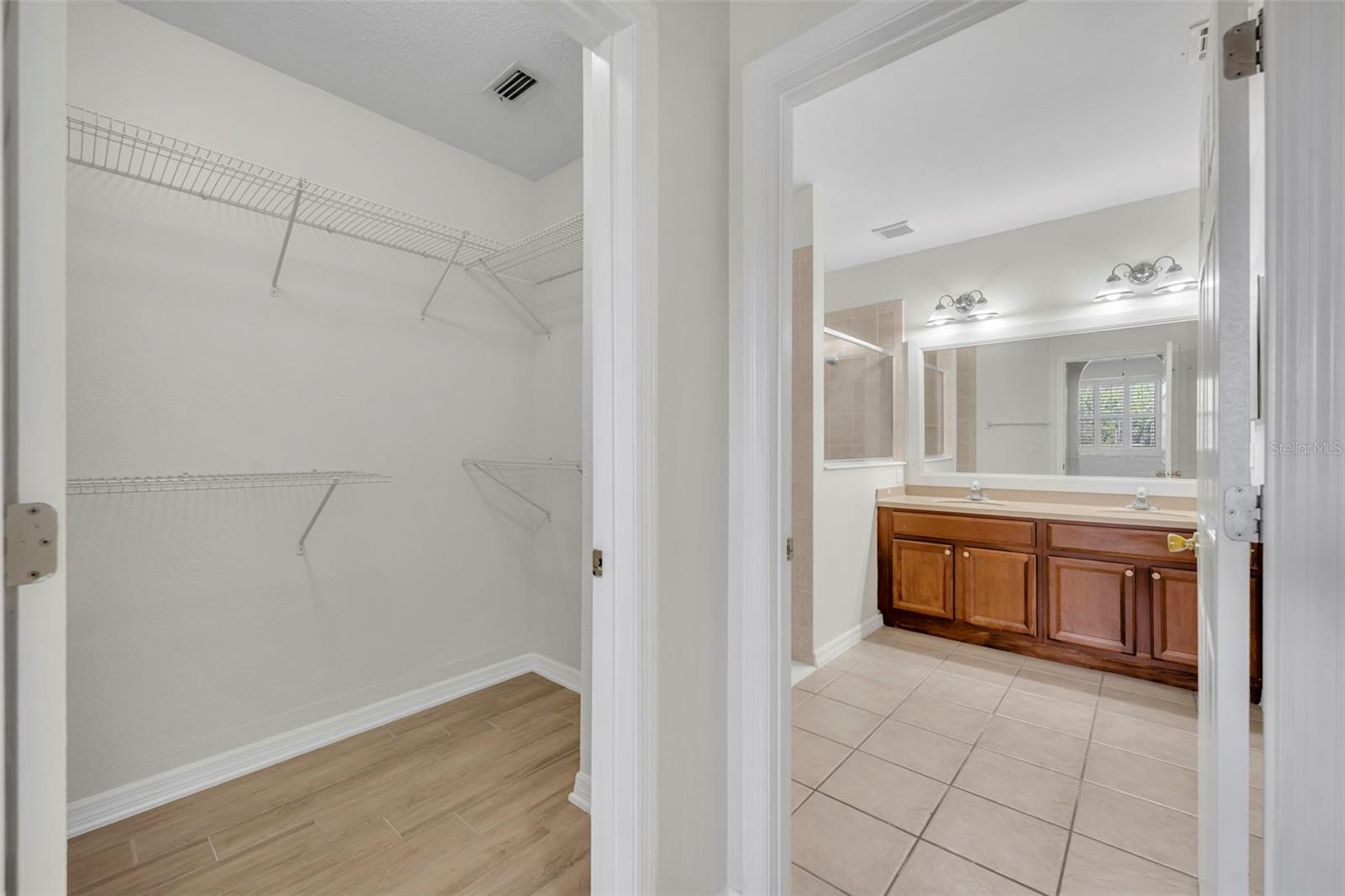 VERANDA II/LK HART - Residential Lease