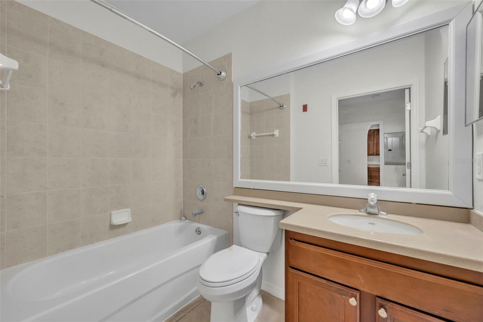 VERANDA II/LK HART - Residential Lease