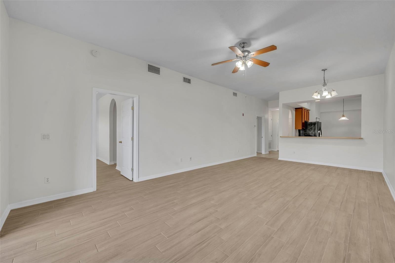 VERANDA II/LK HART - Residential Lease