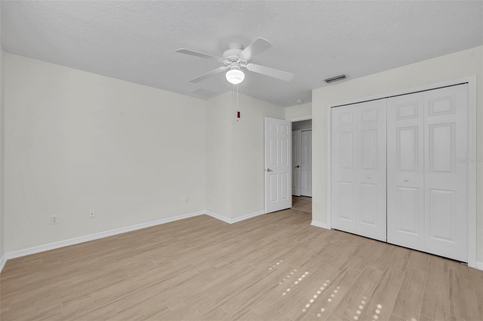 VERANDA II/LK HART - Residential Lease