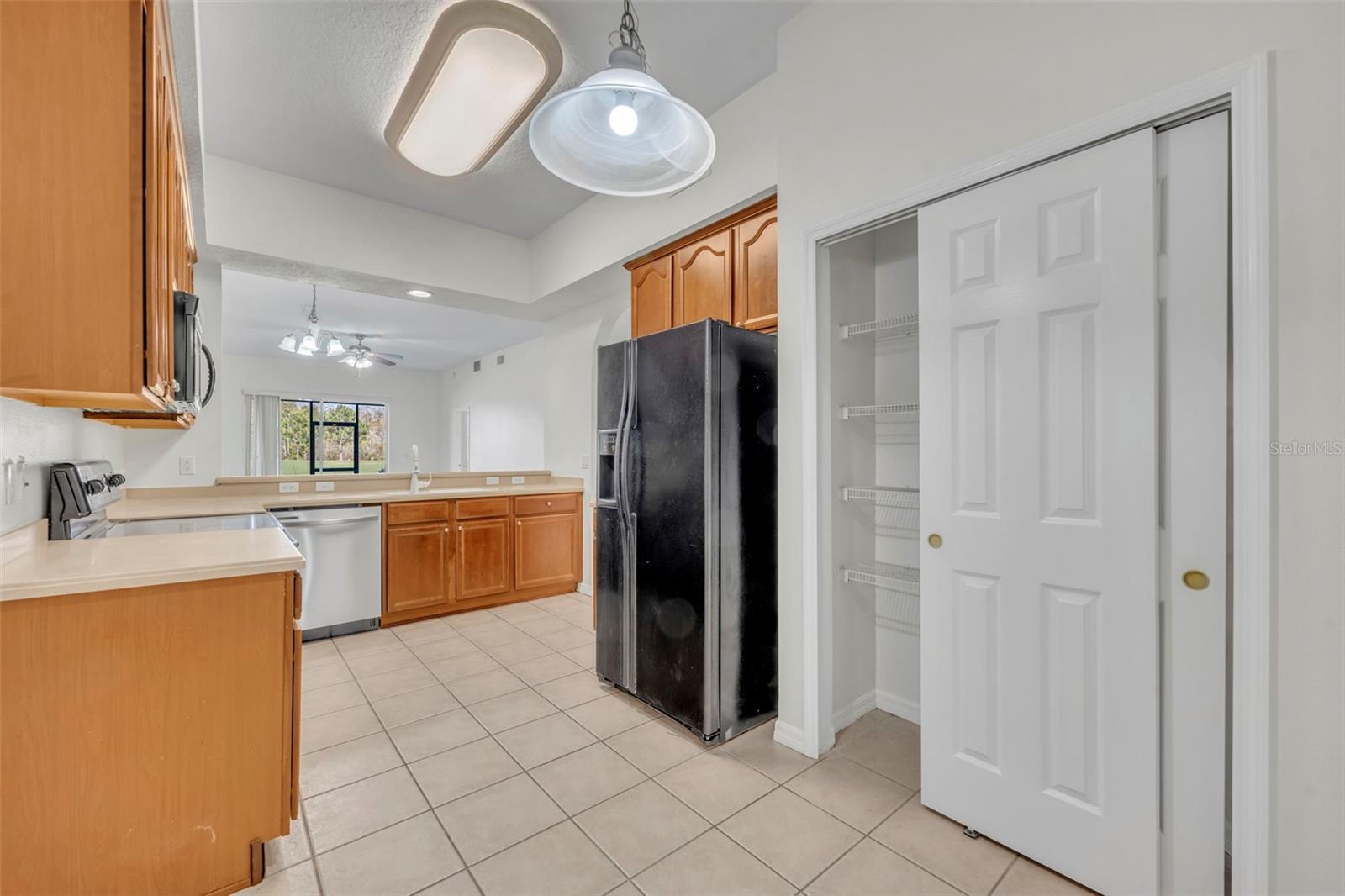 VERANDA II/LK HART - Residential Lease