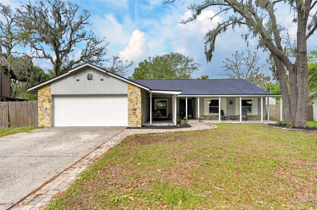 Photo of 3909 Applegate Circle, Brandon, FL 33511 (MLS # TB8496099)