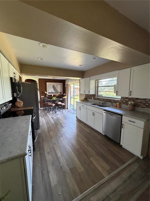 Tiny photo for 34205 Radio Road, Leesburg, FL 34788 (MLS # G5118205)