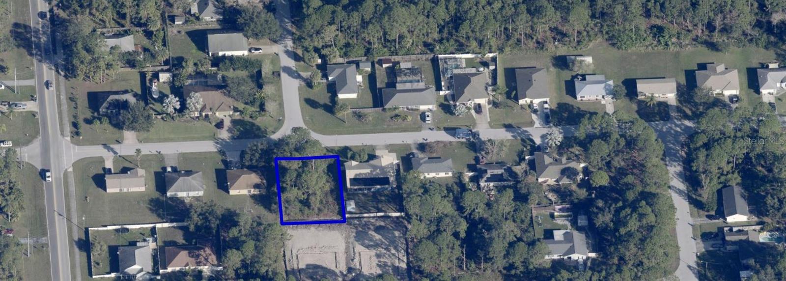 Premium Lot in Port Malabar – Palm Bay, FL
Don't miss this opportunity to own a highly sought-after lot in the desirable Port Malabar area of Palm Bay. Located on a paved street with power and utilities nearby, this premium homesite is ideal for builders or future homeowners looking to capitalize on a growing area. These lots are in high demand and will not last long—act fast to secure your piece of Florida living!