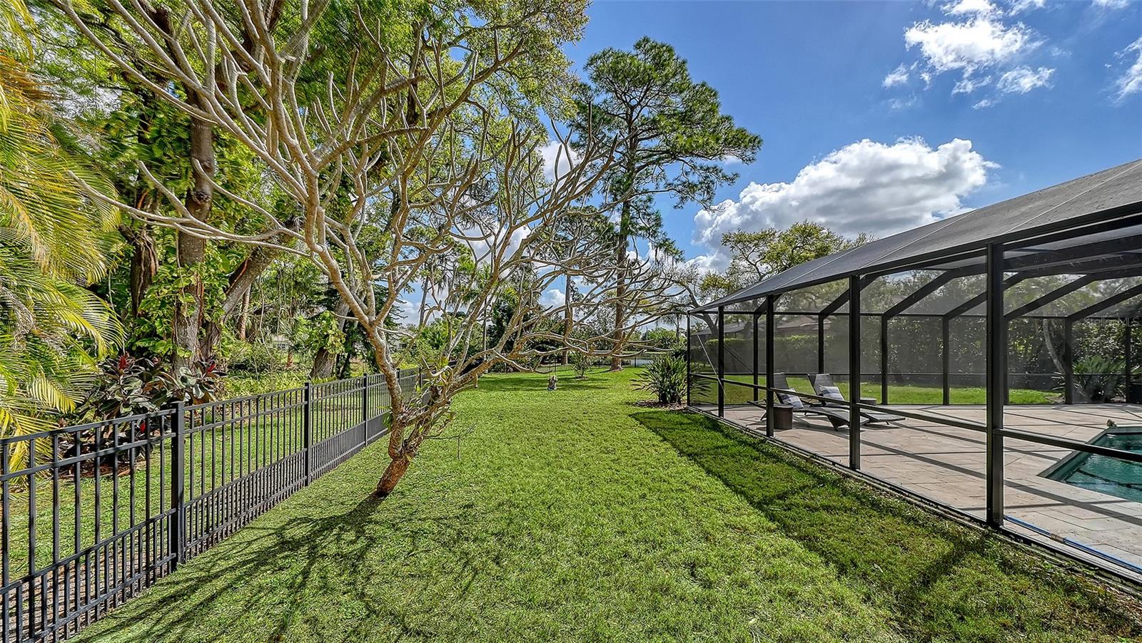 BROADMOOR PINES - Residential