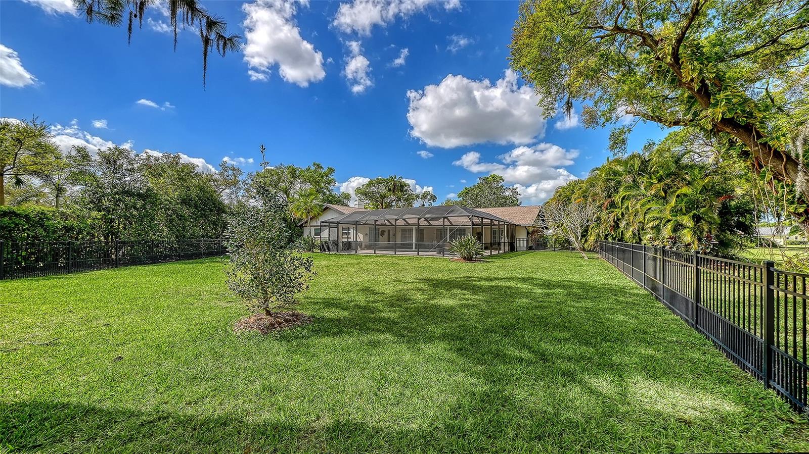 BROADMOOR PINES - Residential