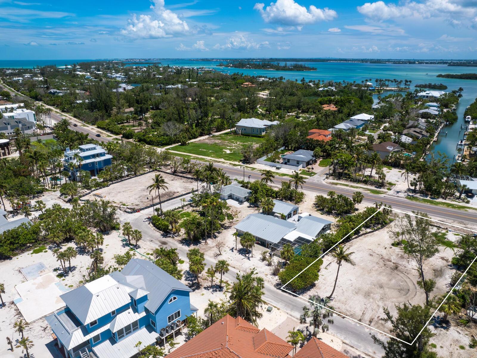 SLEEPY LAGOON - Land