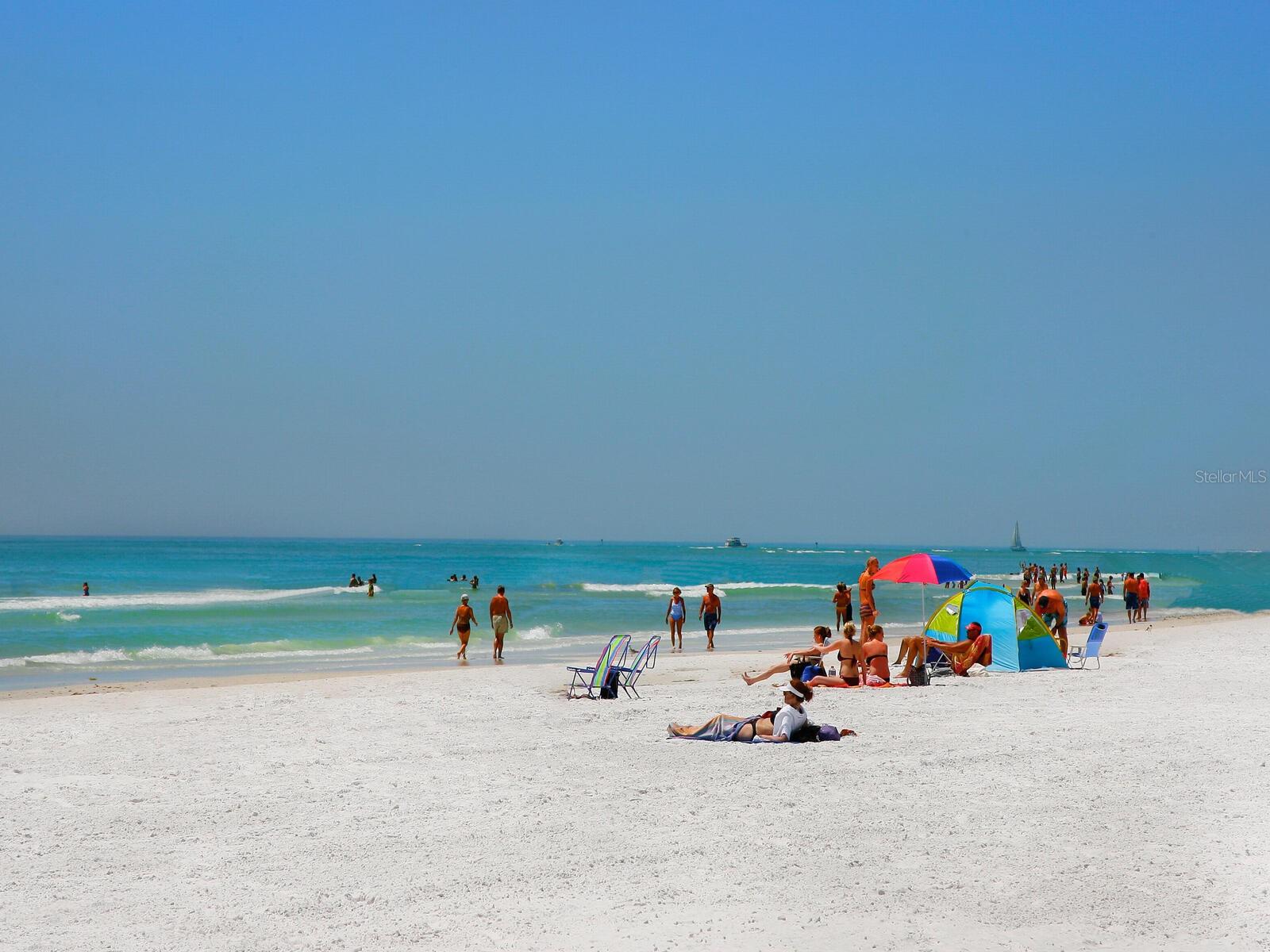 SLEEPY LAGOON - Land