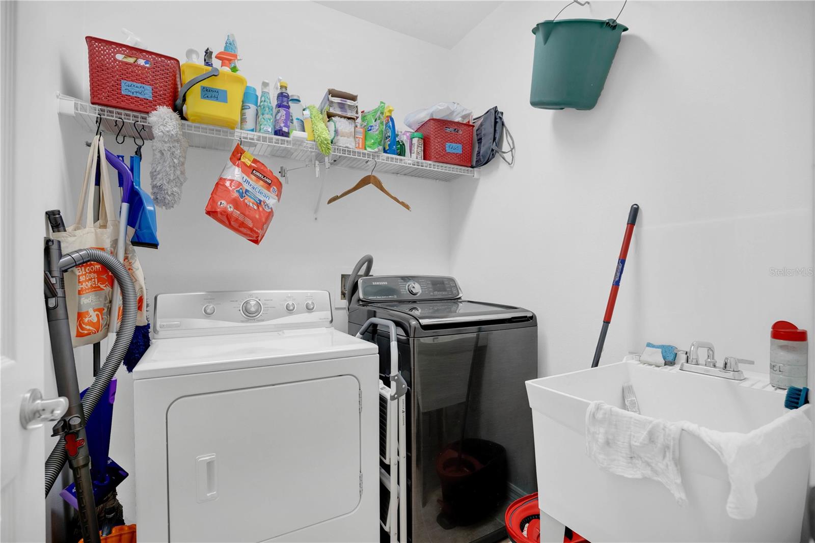 HARBOR WINDS - Residential Lease