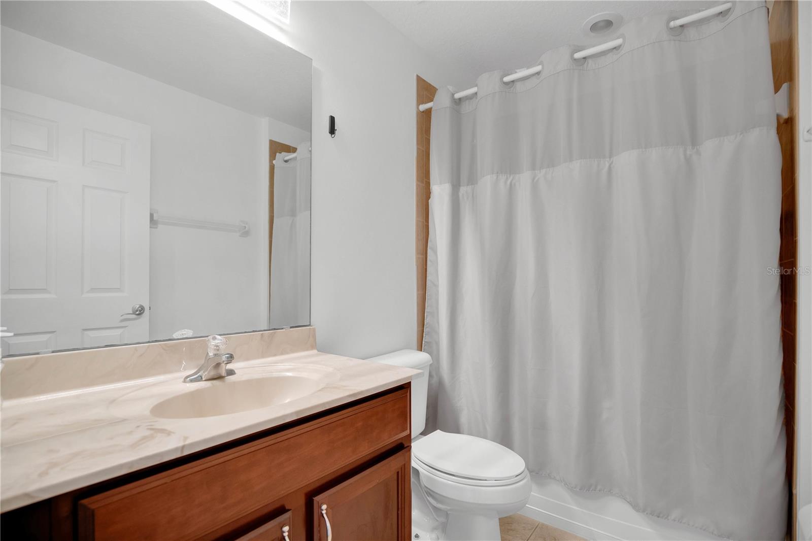 HARBOR WINDS - Residential Lease